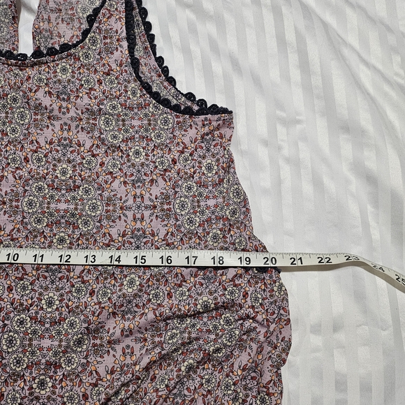 Floral Sleeveless Top - Pink and Black - Picture 4 of 7